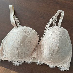 34DDD worn 2 times Victoria secret bra